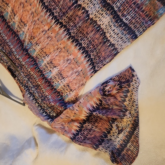 Ladies pink patterned bell sleeve sheer blouse - Picture 3 of 4